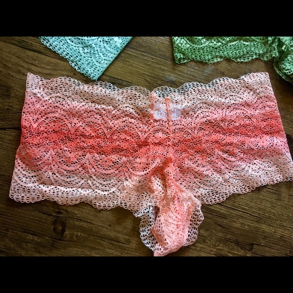 Set of 4 Lacey Panties - Picture 2 of 6